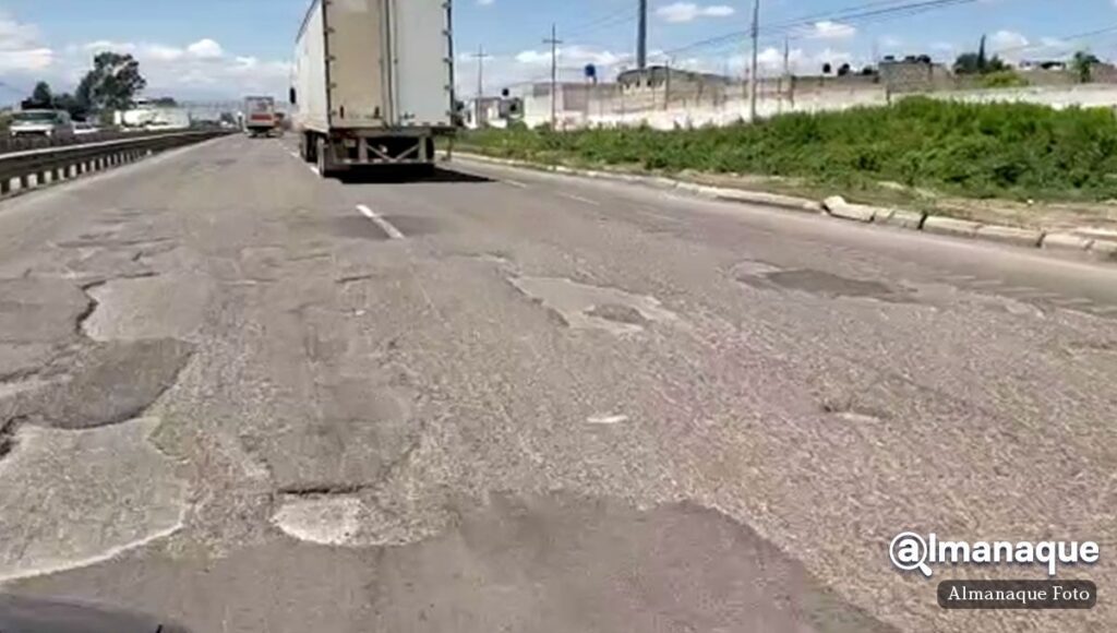 Malas condiciones autopista zona xonacatepec 8