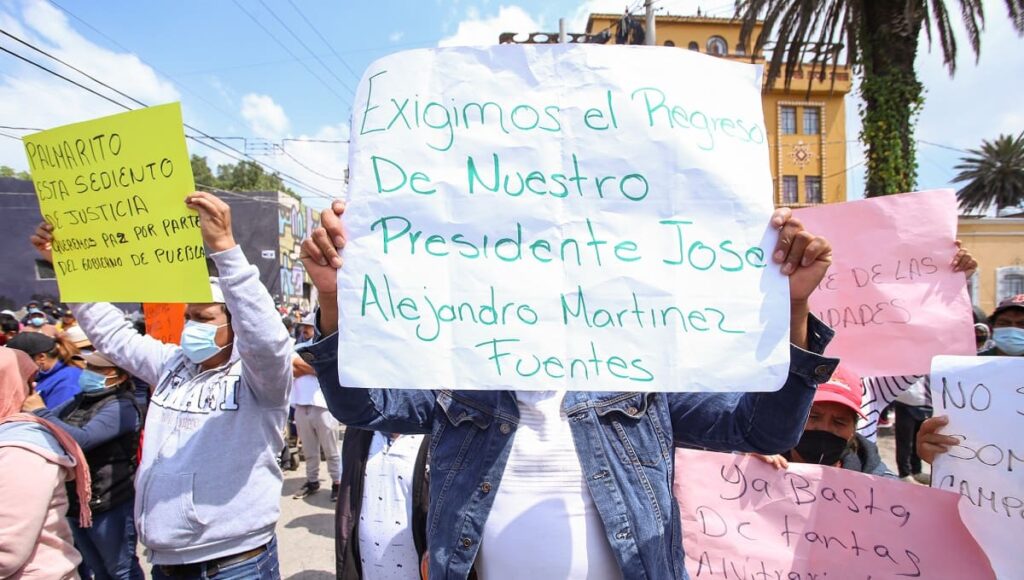 Habitantes de Quecholac se manifiestan