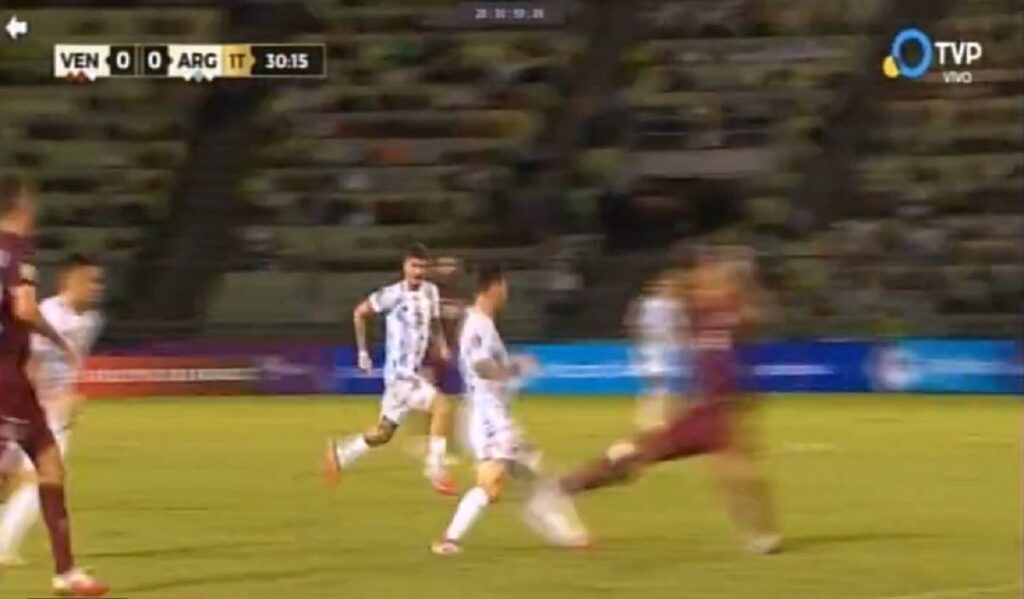 Leo MEssi por poco es fracturado