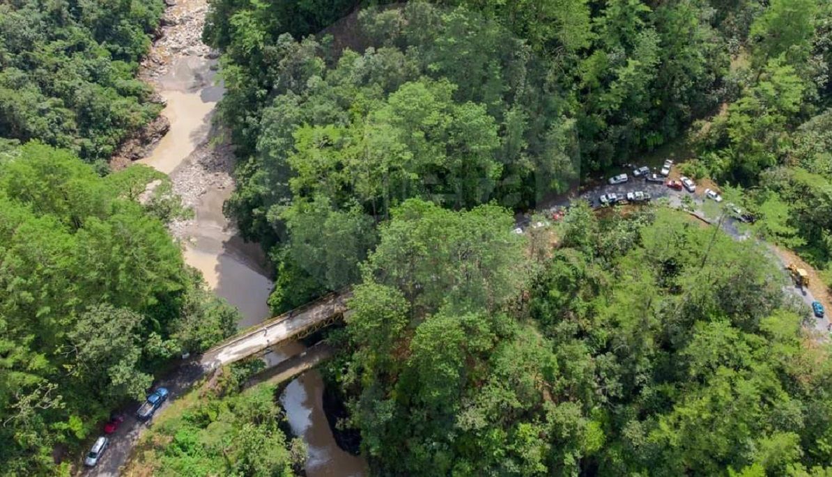 Retroexcavadora cae al Río Apulco; buscan cuerpos de operadores 2 Rio Apulco