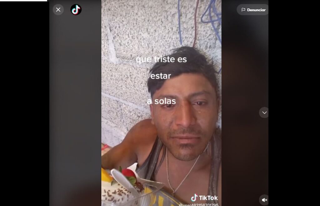 Albañil llora al festejar su cumpleaños solo en TikTok