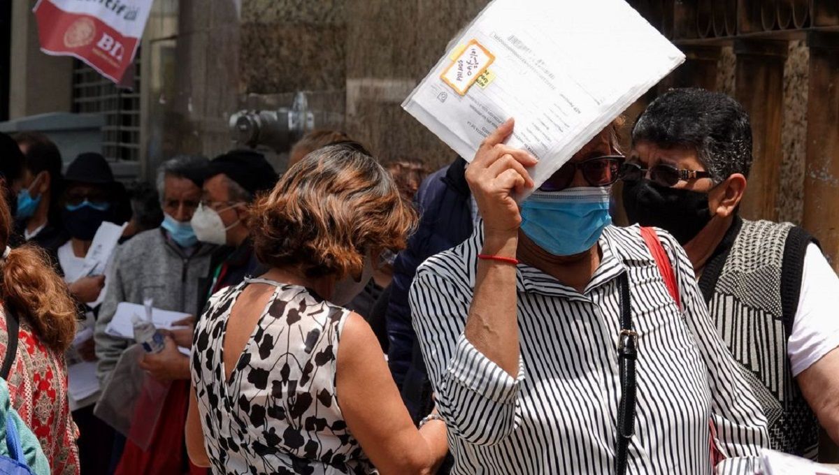 Arranca pago de pensiones de AMLO en Puebla; estos son los pasos para cobrarlas 2 adultos