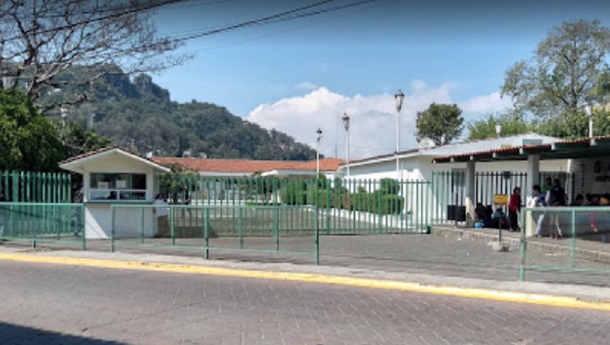 Paciente COVID roba un auto para fugarse del hospital, choca y huye a pie en Edomex 3 hospital valle bravo paciente choque