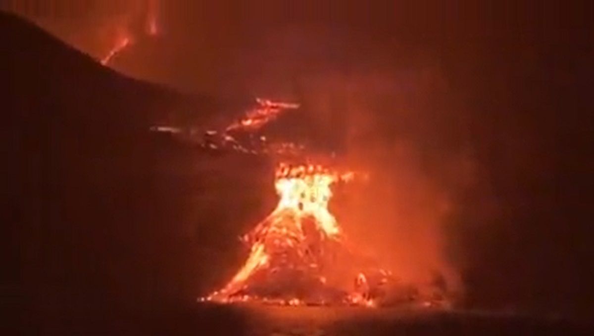 VIDEOS: Las impresionantes imágenes de la llegada de la lava del volcán de La Palma al mar 3 lava1