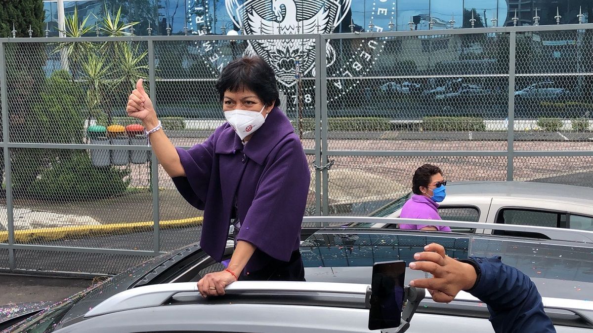 Con caravana y entre ovaciones, se registra Lilia Cedillo como candidata a rectora de la BUAP 3 lilia cedillo BUAP 2