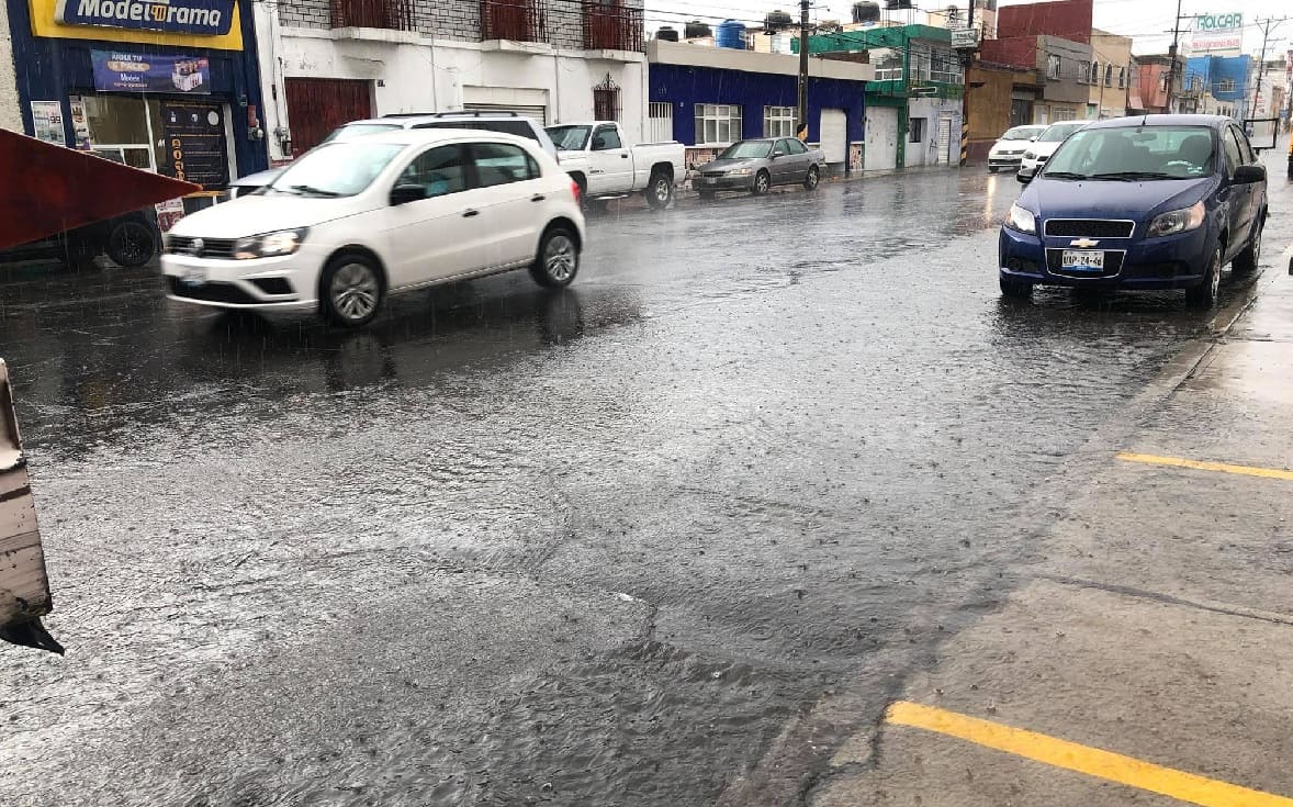 ¡Vaya aguacero! Iniciamos la semana con fuertes lluvias y tormenta eléctrica en Puebla 1 lluvias