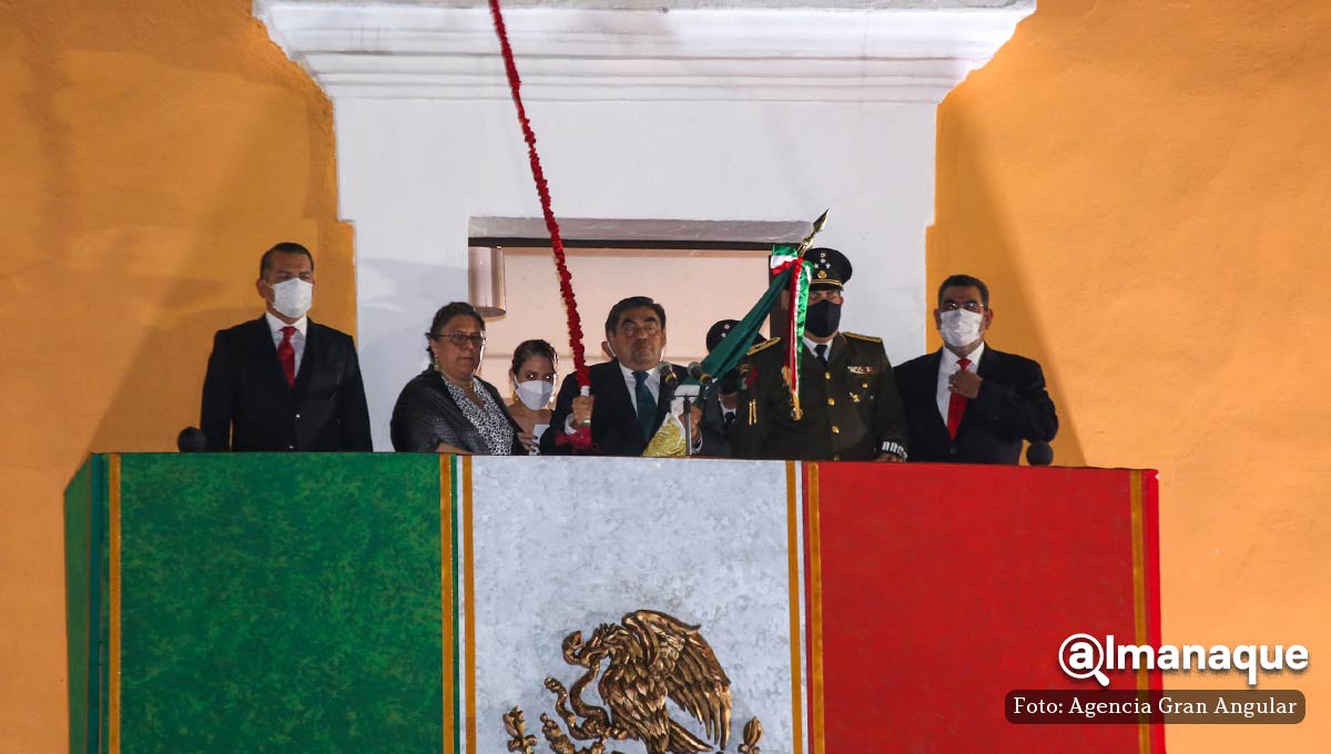 “Qué reviva Puebla”, crónica del tercer Grito de Independencia de Barbosa 5 miguel barbosa casa aguayo grito de independencia 1