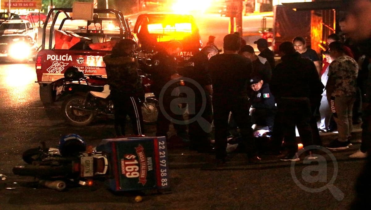 Patrulla mata a repartidor de Domino's en Totimehuacan; pobladores enfrentan a policías 3 patrulla atropella a repartidor 2