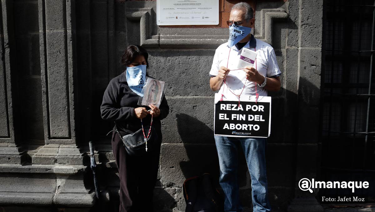 VIDEO: Aleluyos rezan afuera de la Catedral para ponerle fin al aborto 5 protesta fin del aborto puebla 1