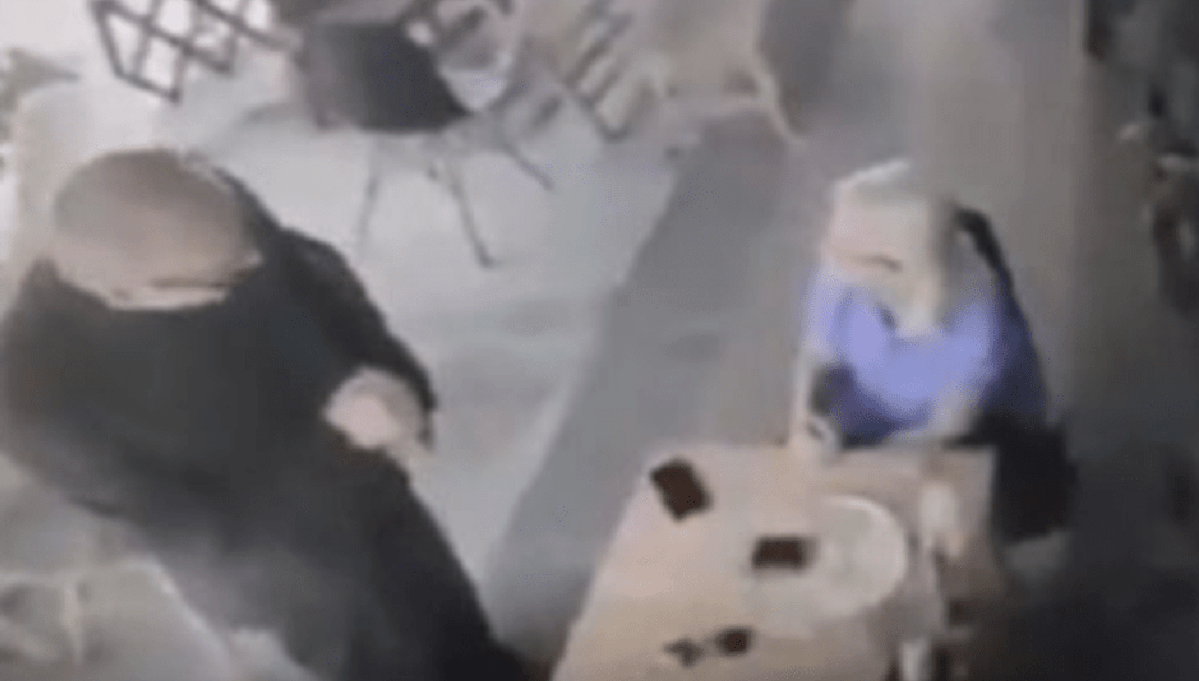 ¡Solo Dios puede juzgarme! Sacerdote roba celular a turista en Playa del Carmen (VIDEO) 2 sacerdote roba celular cura playa del carmen video