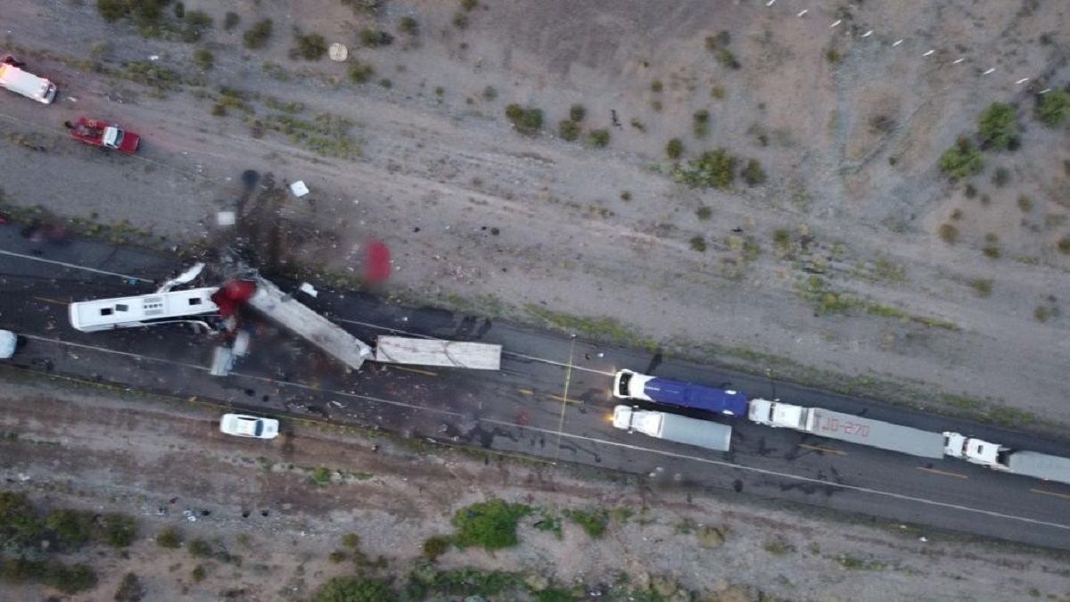 Fatal choque entre autobús de pasajeros y dos trailers deja 16 muertos en Sonora 2 sonoyta