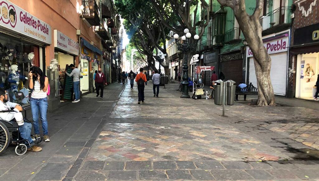 Ambulantes no se colocan en la 5 de mayo 1