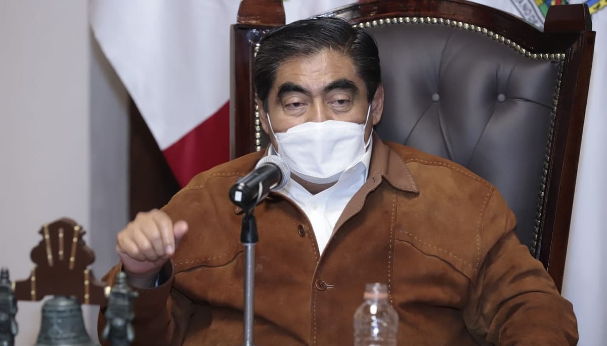 Todos los negocios abrirán en Puebla; mañana se publica el decreto en el Periódico Oficial 2 Miguel Barbosa negocios Puebla