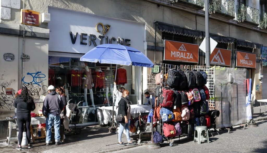 Ambulantes regresan al Centro Histórico de Puebla y Ayuntamiento monta operativo