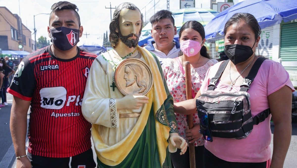 FOTOS: Poblanos festejan a San Judas Tadeo, el santo de las causas perdidas y los maleantes 6 celebracion san judas min