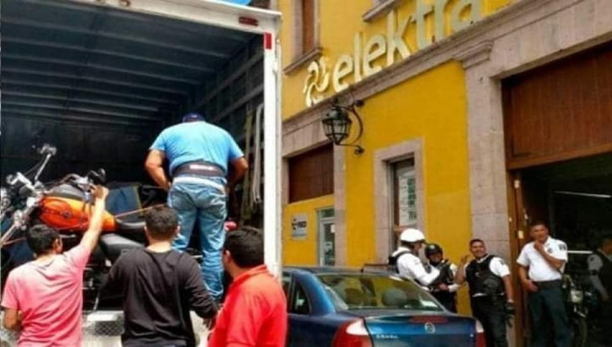 ¡Aunque no lo creas! Mujer embarga a Elektra por 330 mil pesos 2 elejtra 1