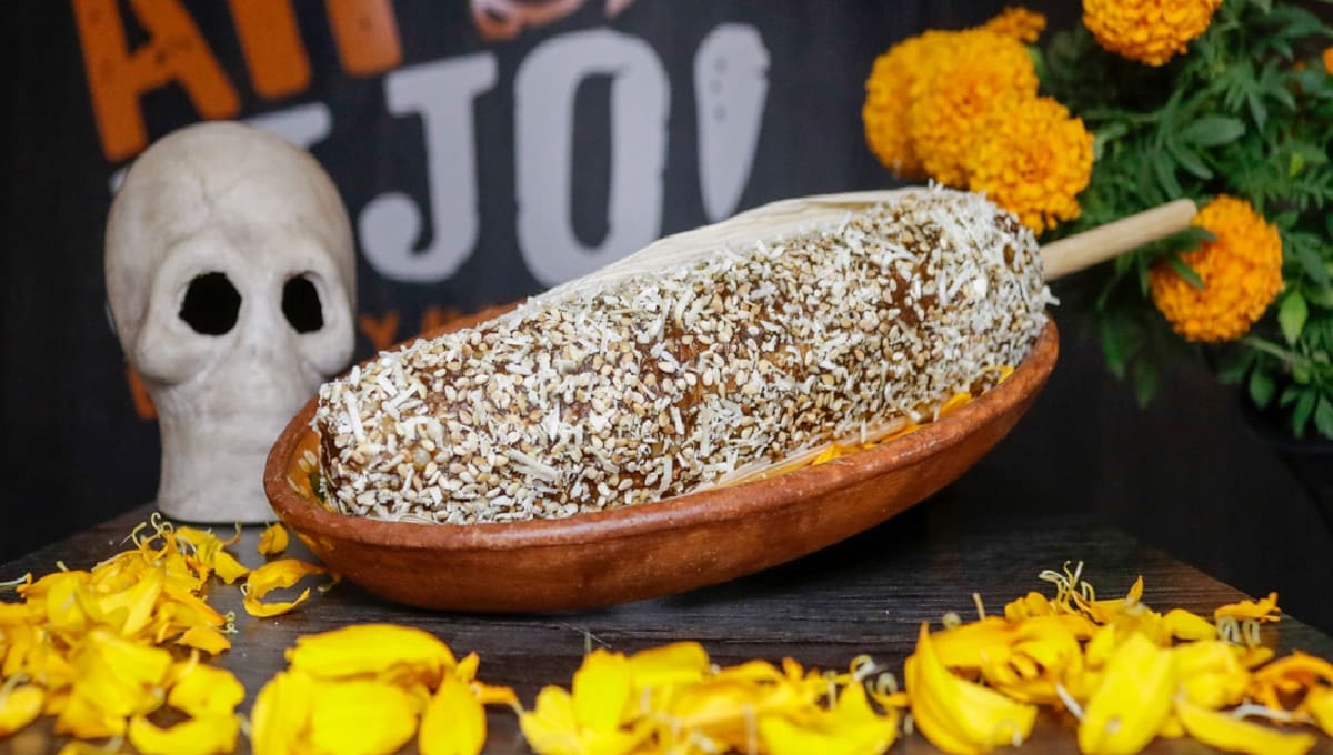 VIDEO: Por temporada de muertos, llega el elote con mole poblano 5 elote con mole poblano