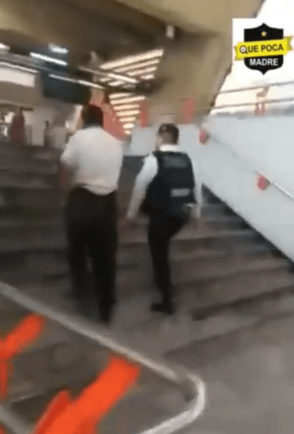 ¡Milagro en el Metro CDMX! Persona con "discapacidad" sale caminando (VIDEO) 6 hombre finge discapacidad metro video 7