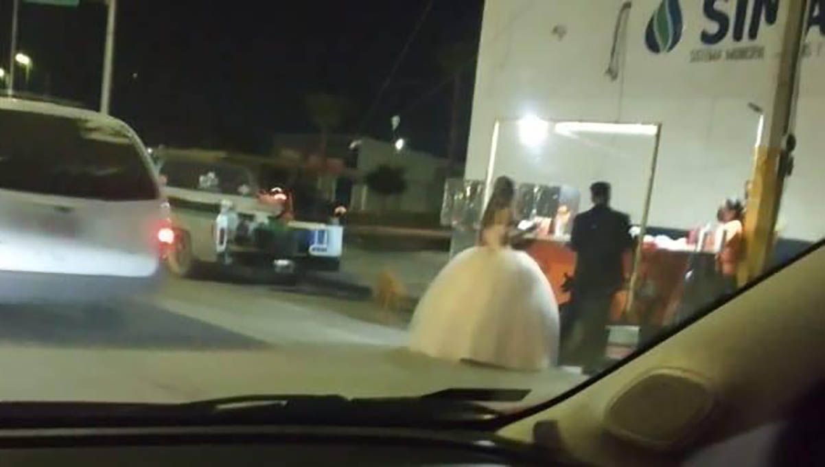 Foto de recién casados en un puesto de tacos en Torreón enternece a las redes sociales 2 novios torreon