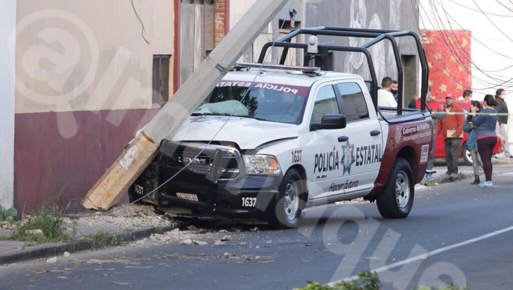 Patrulla choca contra un poste y deja sin luz a vecinos de Analco 4 Analco