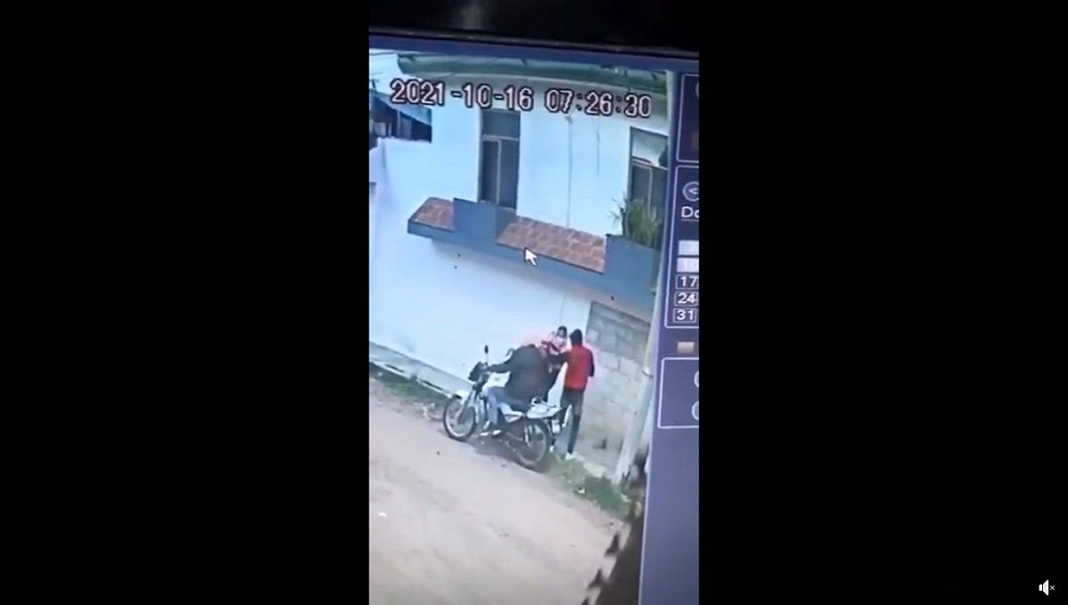 VIDEO: En menos de un minuto y a punta de pistola asaltan a una joven en la colonia El Salvador 2 ratas