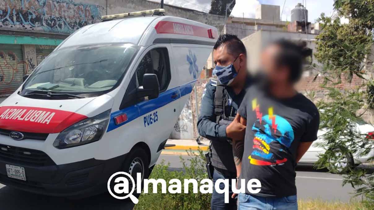 Hombre intenta robar ambulancia en Xonaca; queda libre 2 robo ambulancia