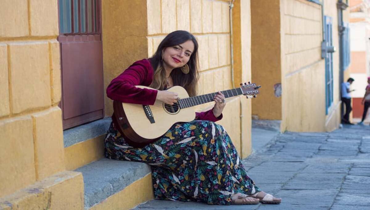 Disfruta de una deliciosa experiencia con postres y canciones de Esmeralda Guillen 3 Esmeralda Guillen