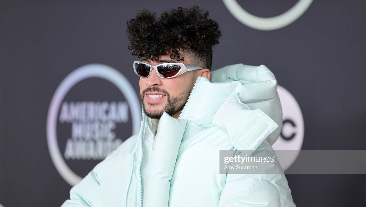 "No entendí lo que dijiste": Responde Bad Bunny en la alfombra roja de los AMA's 2021 (VIDEO) 2 Bad Bunny amas