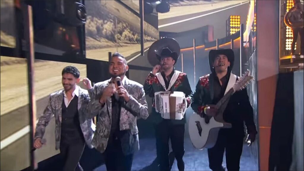 Calibre 50 y Banda El Recodo tocan juntos "A La Antigüita" 