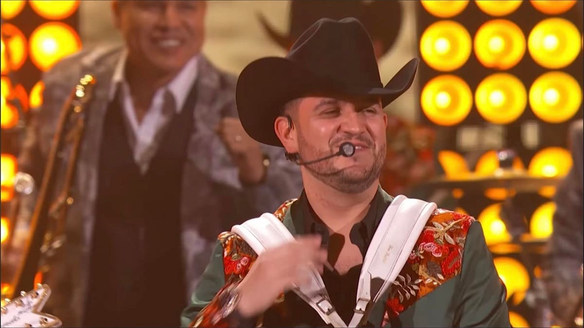 Calibre 50 y Banda El Recodo tocan juntos "A La Antigüita" 4 Calibre 50 El recodo