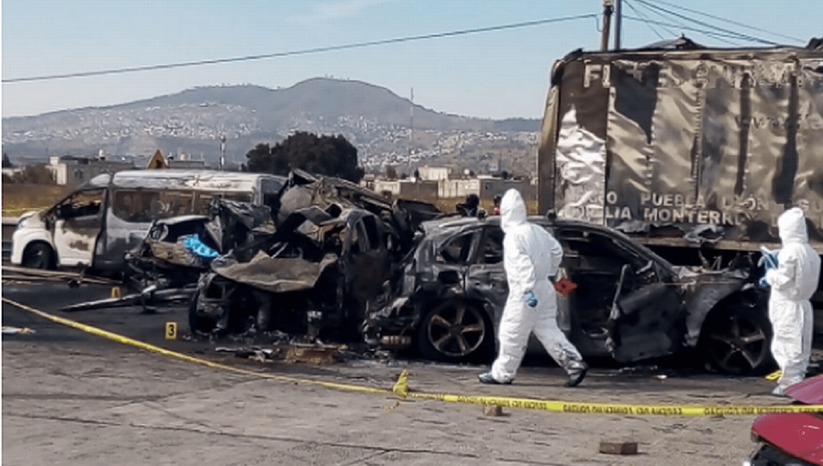 Era de Puebla el chofer que causó accidente en San Marcos; su familia ya reclamó el cuerpo 3 Choque en la carretera Mexico Puebla deja 18 muertos