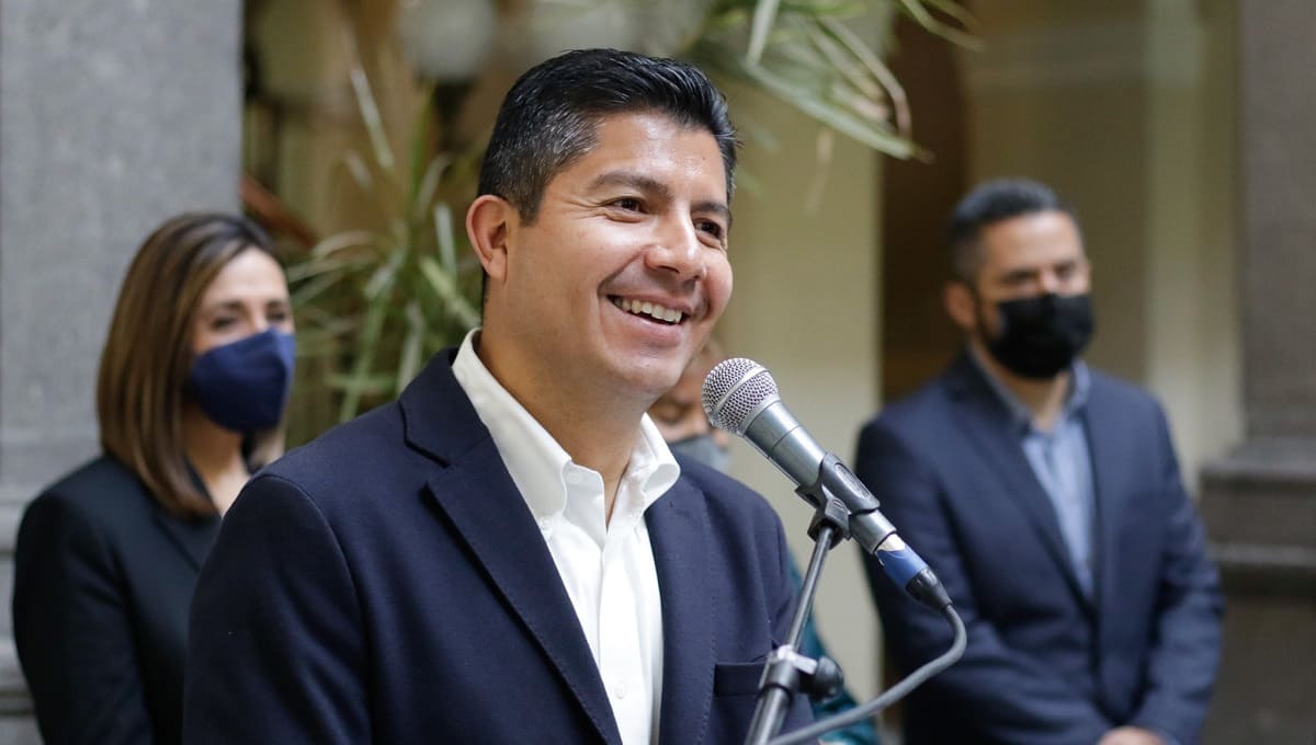 En el inicio de su gobierno, Eduardo Rivera se coloca como el séptimo mejor alcalde del país 3 Eduardo Rivera septimo mejor alcalde 1