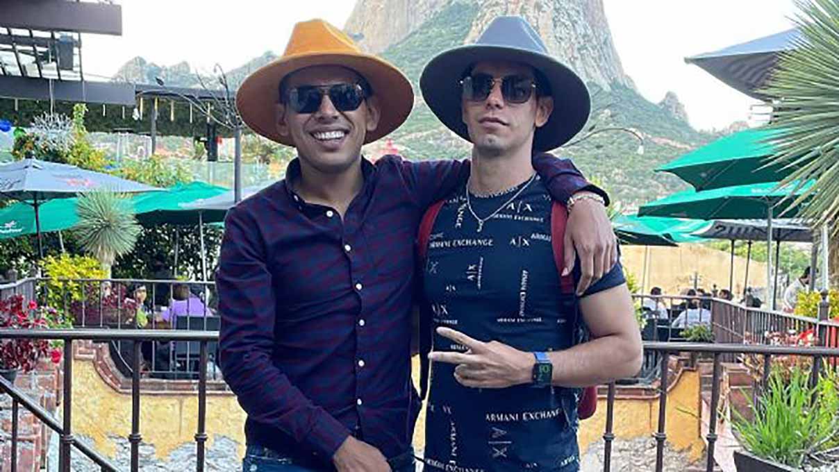 En pleno concierto, novio de Jhonny Caz de Grupo Firme le propone matrimonio 2 Jhonny Caz