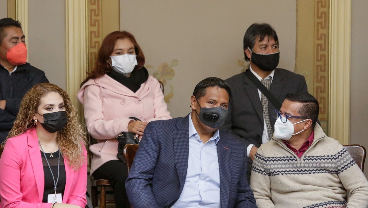 Voceros de Claudia Rivera se amparan y van al Congreso local para exigir que les dejen sus bases 2 Leobardo Rodriguez 3
