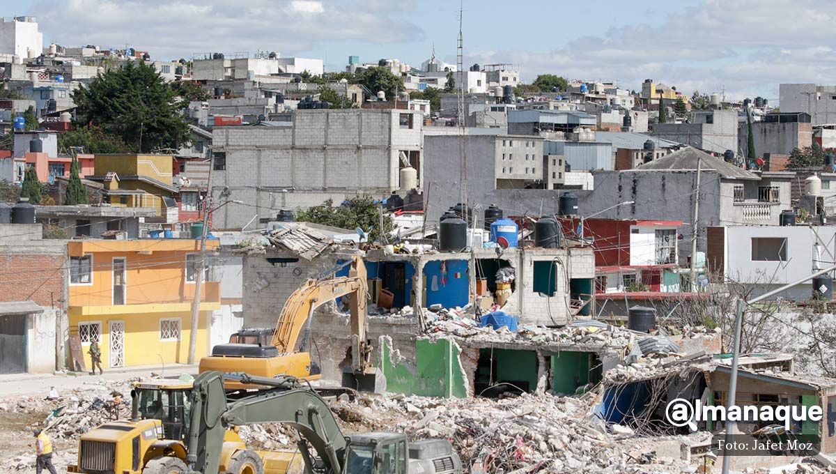FOTOS: A una semana de la explosión, vecinos de Xochimehuacan tratan de regresar a la normalidad 8 San Pablo Xochimehuacan demolicion 1