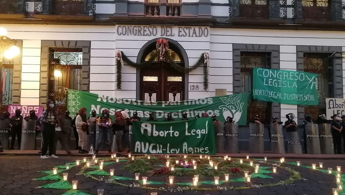 Feministas se manifiestan a un año de la toma del Congreso y piden #AbortoLegalYa en Puebla 2 aniversario toma del congreso de puebla 1
