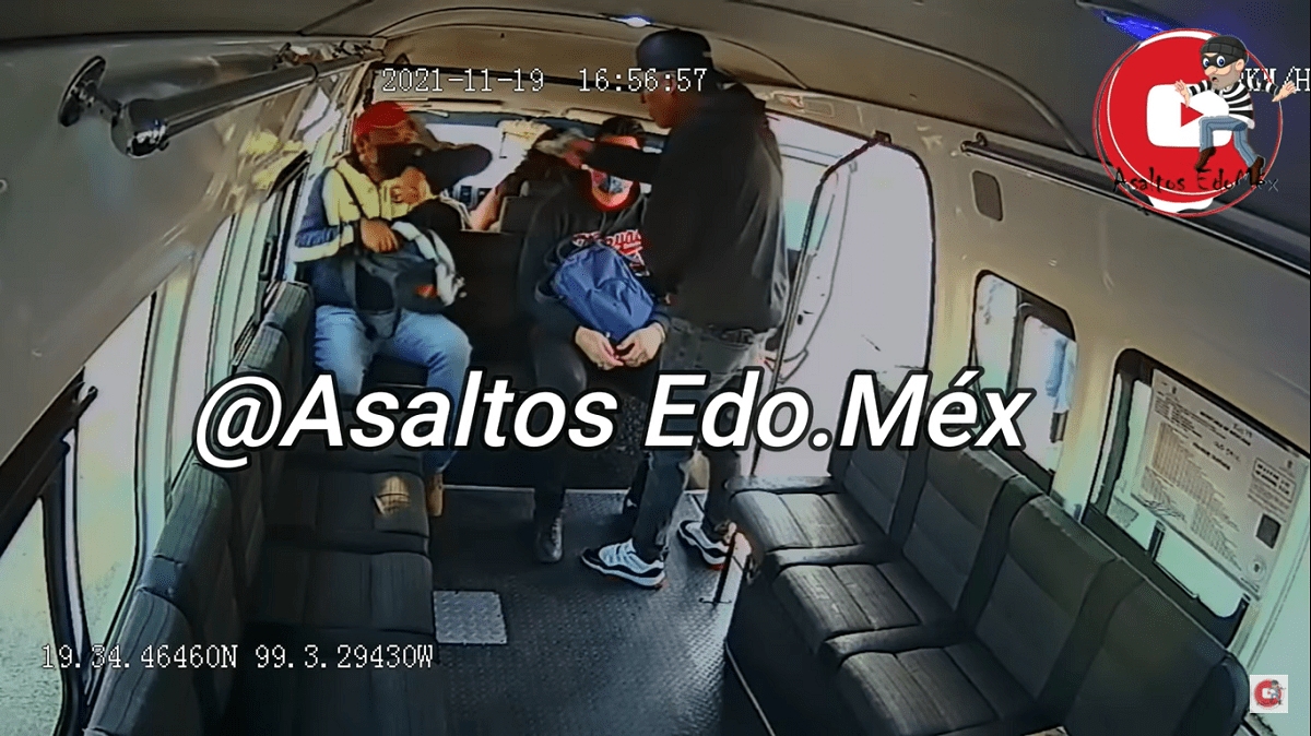 “Ya te la sabes”: Delincuentes asaltan combi en Edomex y amenazan con matar al chofer (VIDEO) 2 asalto