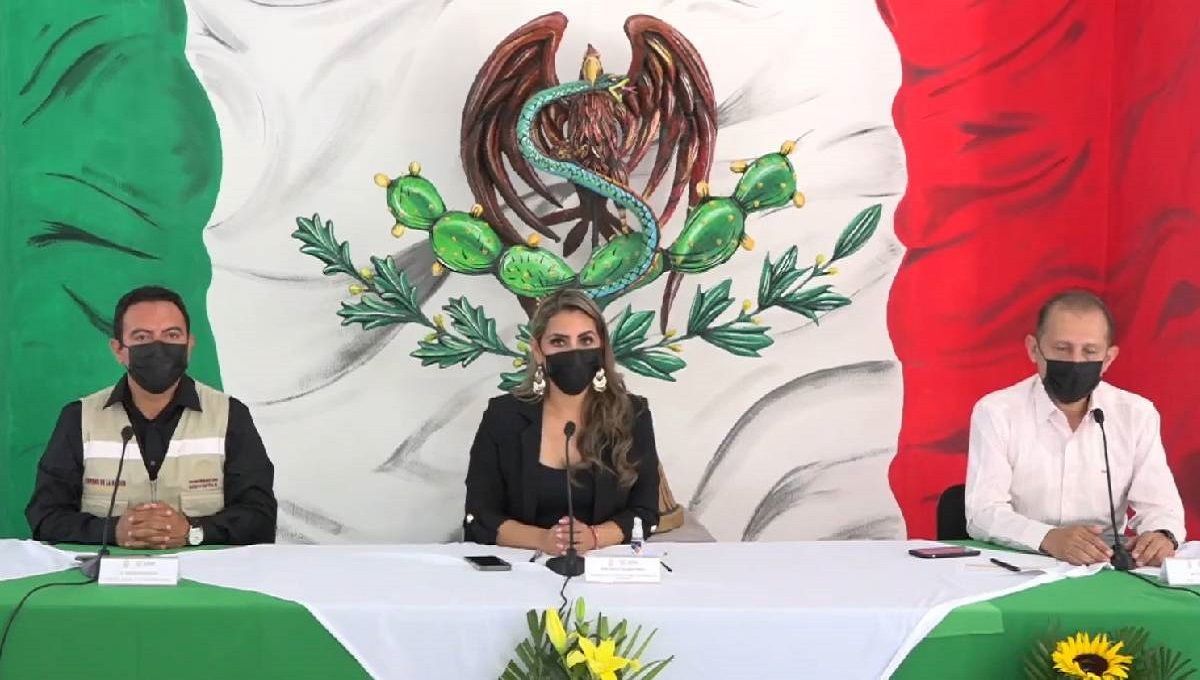 Evelyn Salgado modifica Escudo Nacional con una serpiente en forma de "S" de su apellido 3 conferencia en iguala de evelyn salgado 015201