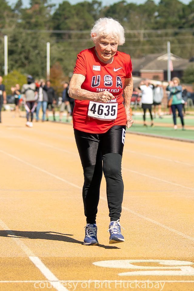 Julia Hawkins, atleta de 105 años, corre en tiempo record los 100 metros 4 Julia Hawkins