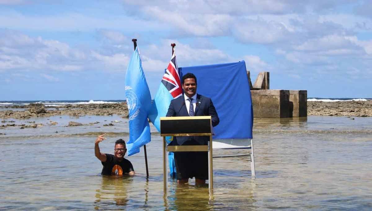 Con el agua hasta las rodillas ministro de Tuvalu graba discurso para el cambio climático 3 ministro tuvalu