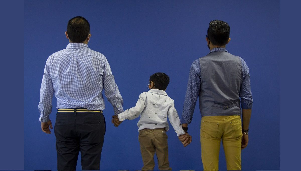 FOTOS: Por primera vez en Morelos, pareja homoparental adopta un niño 3 pareja homoparental