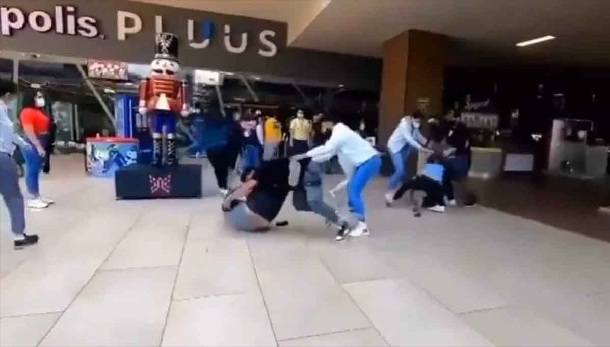 Fans de Spiderman se agarran a golpes durante preventa en Cuernavaca 2 preventa spiderman golpes
