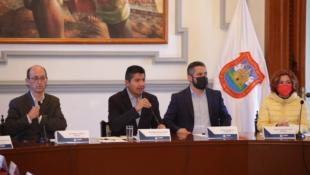 Lalo Rivera dará becas a hijos de policías y apoyos a naranjitas