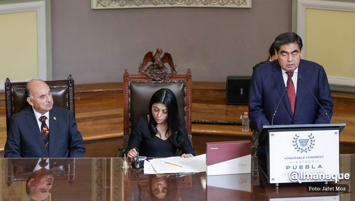 #3erInformeBarbosa: Se han invertido 33 mil millones de pesos en educación en Puebla 2 Miguel Barbosa tercer informe congreso puebla 2