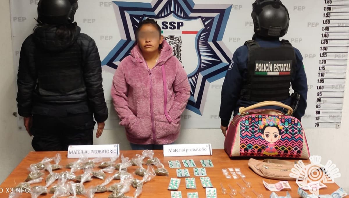 Detiene Policía Estatal a mujer en posesión de aparente droga en Los Reyes de Juárez 1 SSP detiene a mujer con droga en los reyes de juarez 1