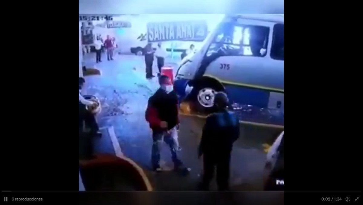 VIDEO: Sujeto termina nockeado tras agredir a un ambulante en terminal de Apizaco 2 Sergio esteban 1