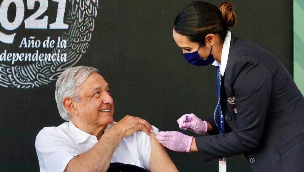 amlo recibe refuerzo de vacuna covid