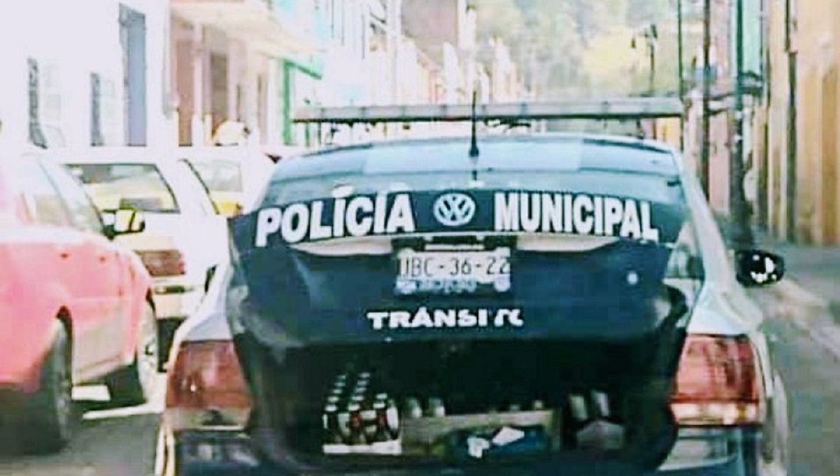 Captan a patrulla de San Pedro Cholula con chelas en la cajuela 2 chelas