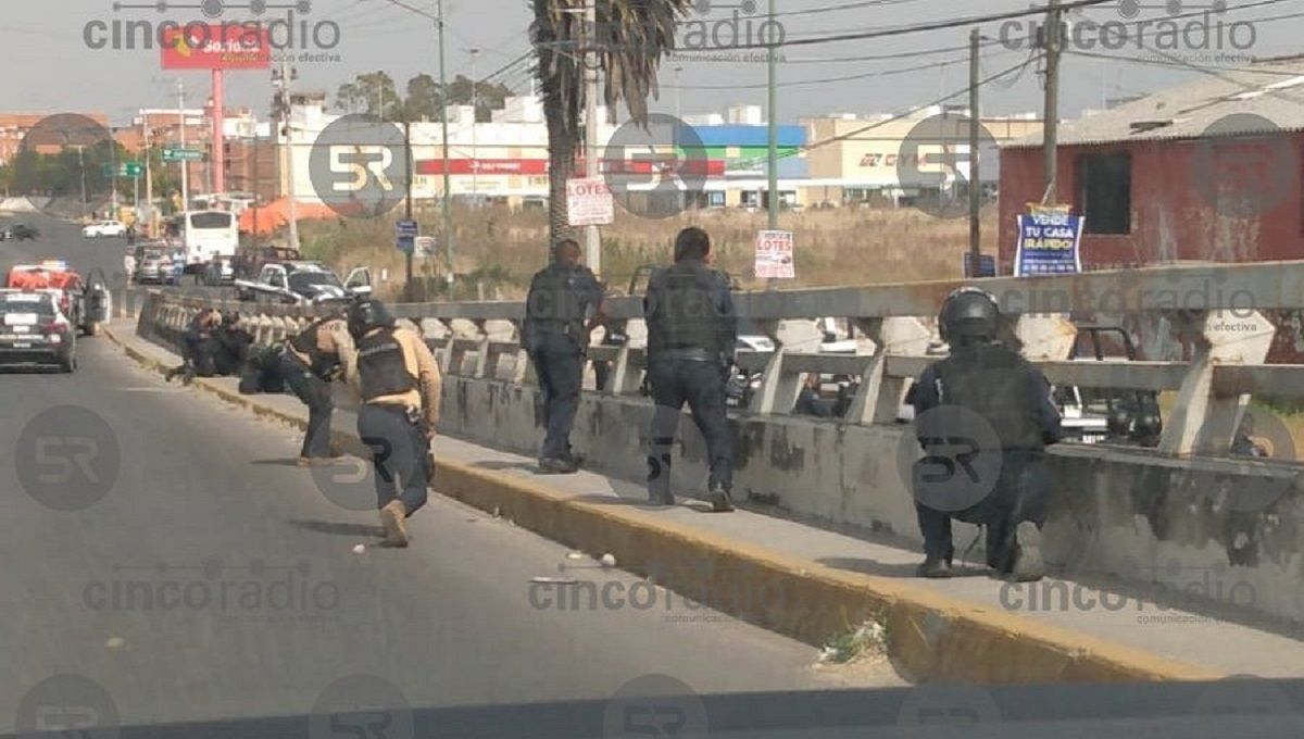Se registra balacera en la 14 Sur; detienen a un hombre 2 cinco radio