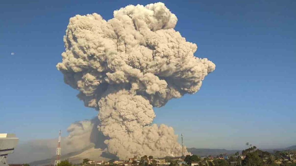 erupcion indonecia